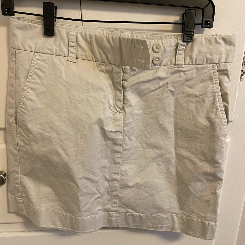 Vineyard Vines khaki mini